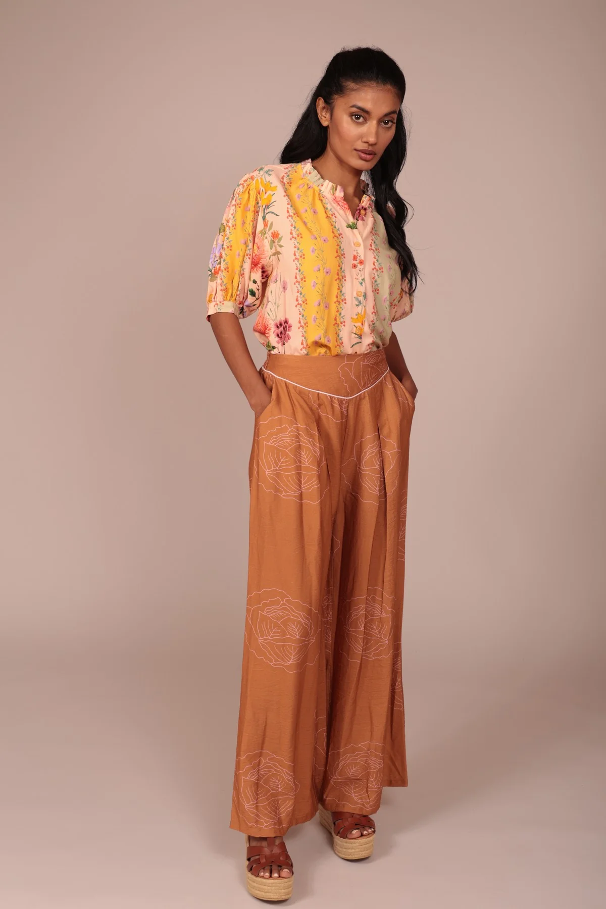 PANTALONES & SHORTS